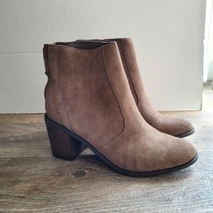 New Booties, Crown Vintage, Size 5, Taupe